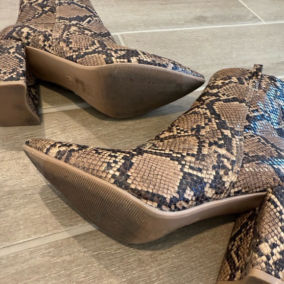Boohoo Brown Snakeskin Ankle Boots - Picture 2 of 3